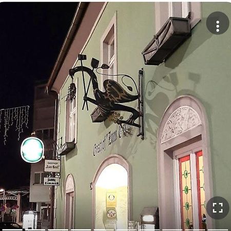 לאובן Gasthof Zum Greif מראה חיצוני תמונה